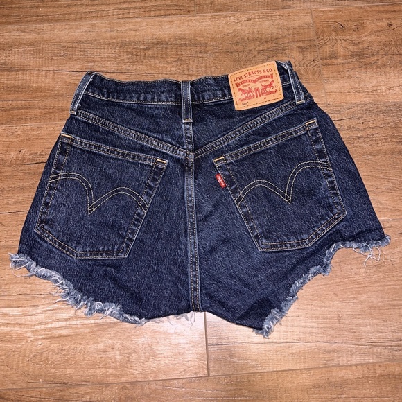 Levi’s 501 Shorts - Picture 2 of 4